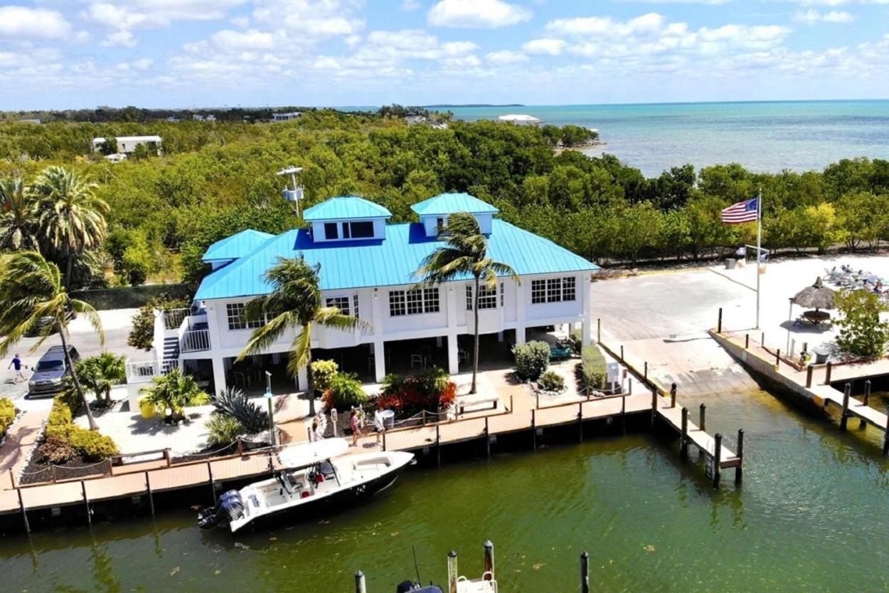 Seaside Serenity, Brand New 2 Bed 2 Bath Pool Area, Tennis Pickleball 2024 Remodel Apartment *