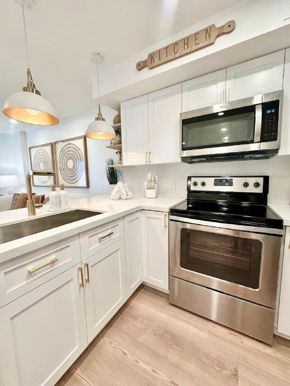 Apartment Seaside Serenity, Brand New 2 Bed 2 Bath Pool Area, Tennis Pickleball 2024 Remodel
