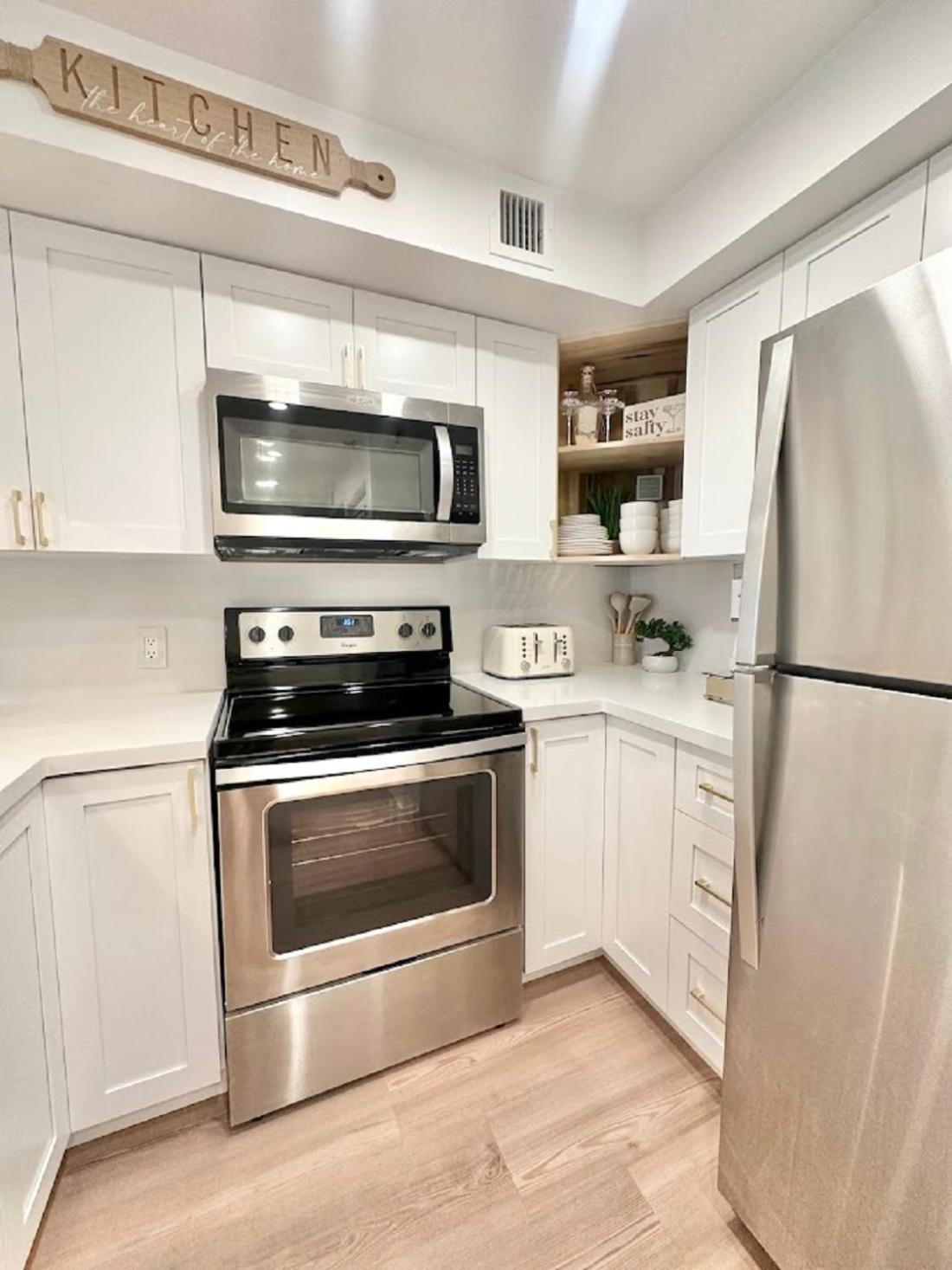 Seaside Serenity, Brand New 2 Bed 2 Bath Pool Area, Tennis Pickleball 2024 Remodel Apartment