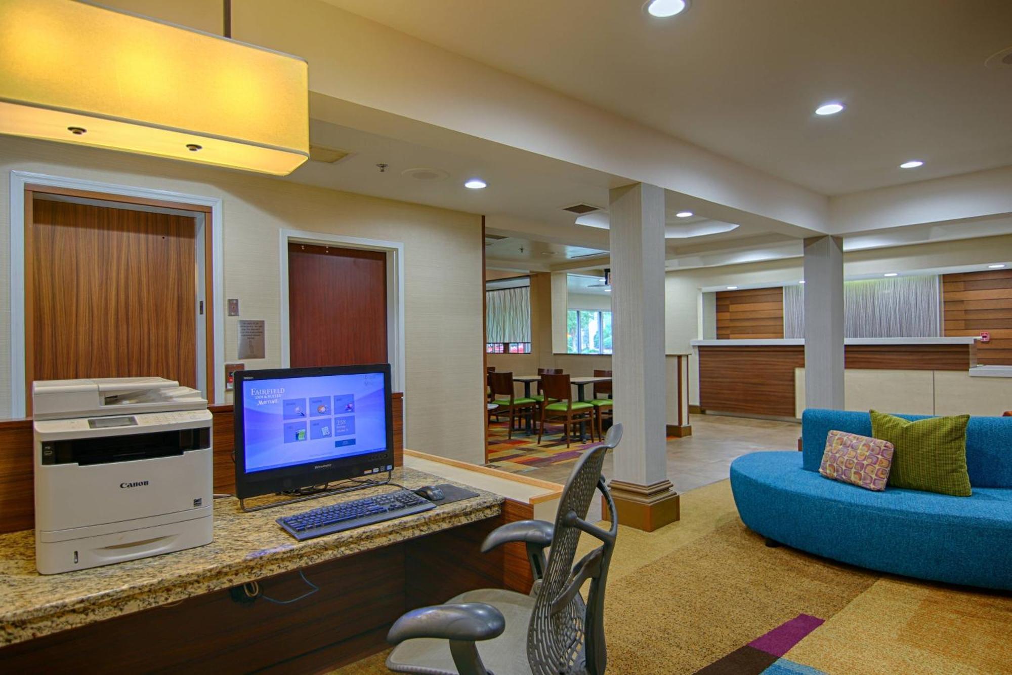 Hotel Fairfield & Airport
