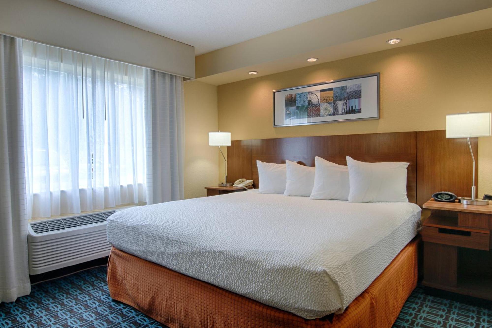 Fairfield & Airport Hotel 3*