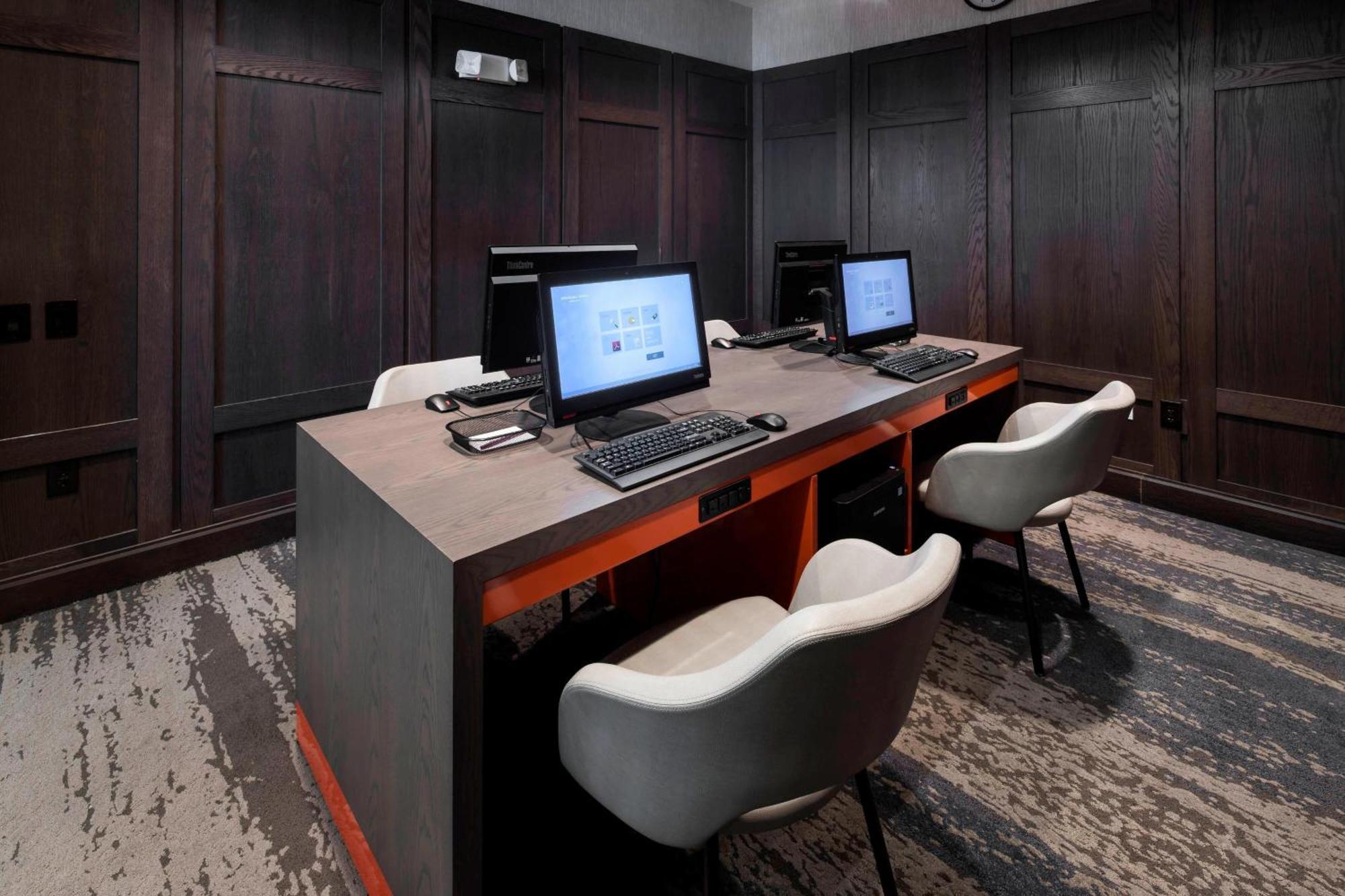 Hotel Springhill By Marriott Clearwater 3*