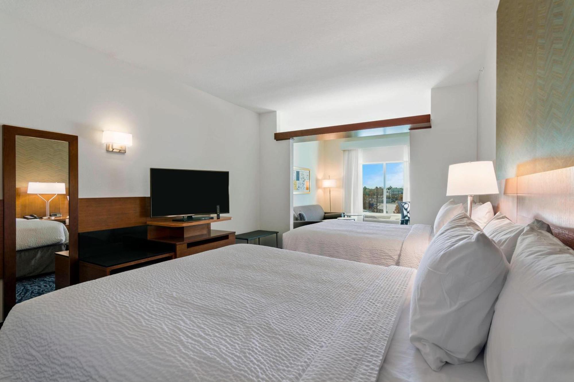Fairfield & By Marriott St Petersburg North Hotel 4*