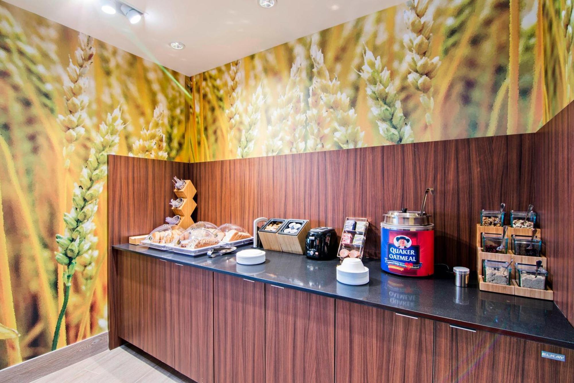 Hotel Fairfield & By Marriott St Petersburg North 4*