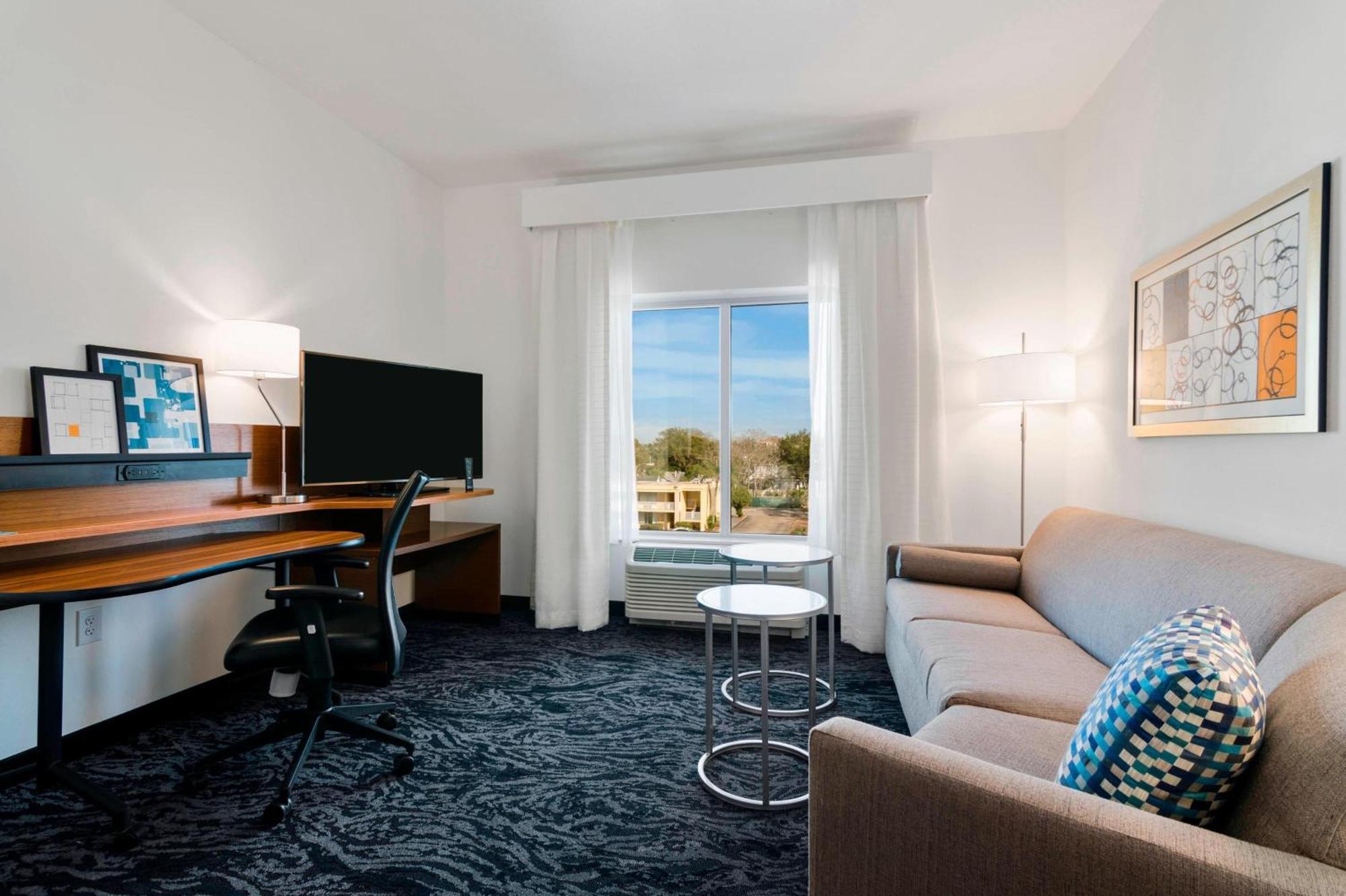 Fairfield & By Marriott St Petersburg North Hotel 4*