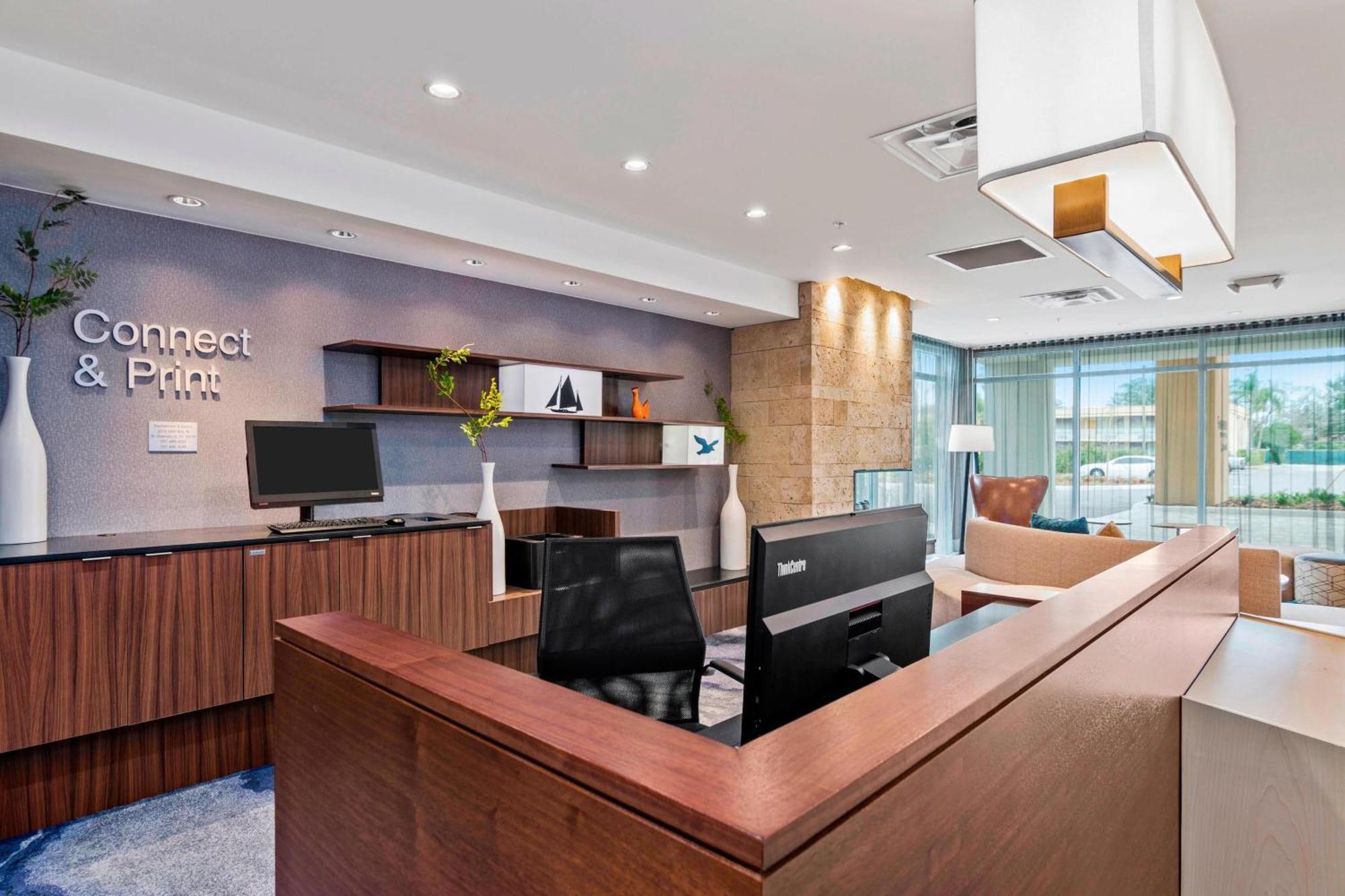 Hotel Fairfield & By Marriott St Petersburg North
