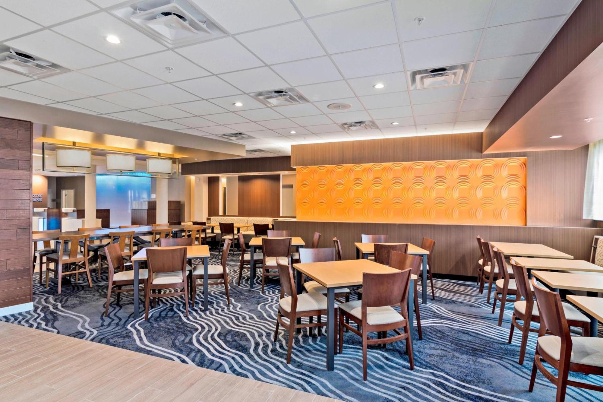 Fairfield & By Marriott St Petersburg North Hotel 4*