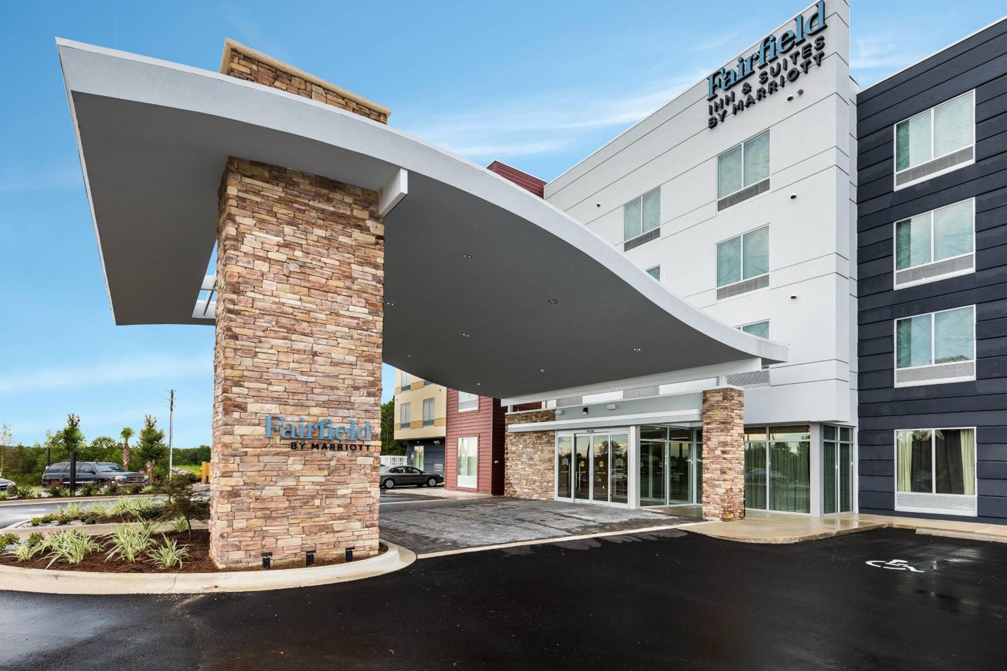 Hotel Fairfield & By Marriott