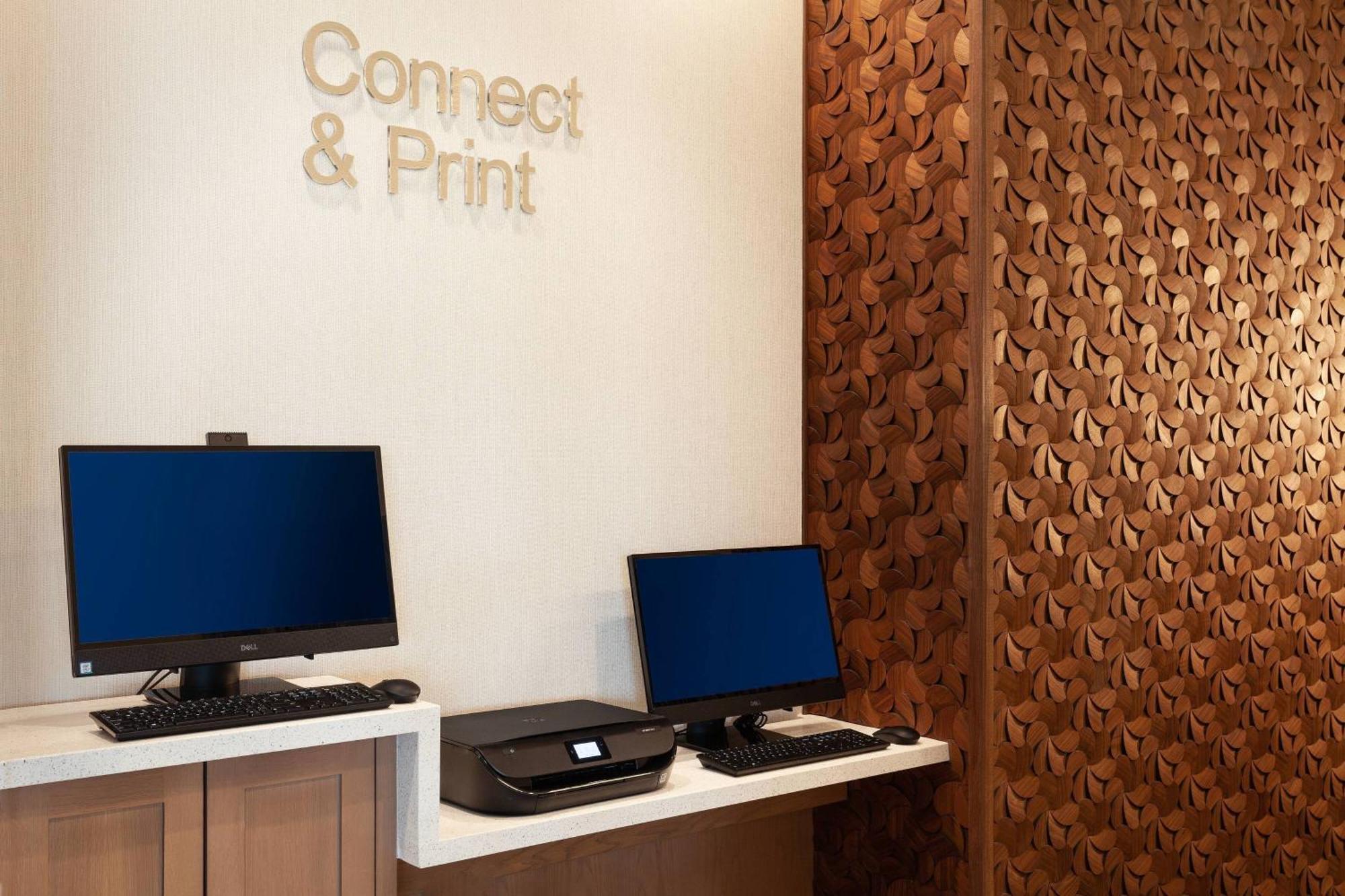 Hotel Fairfield & By Marriott Wellington-west Palm 3*