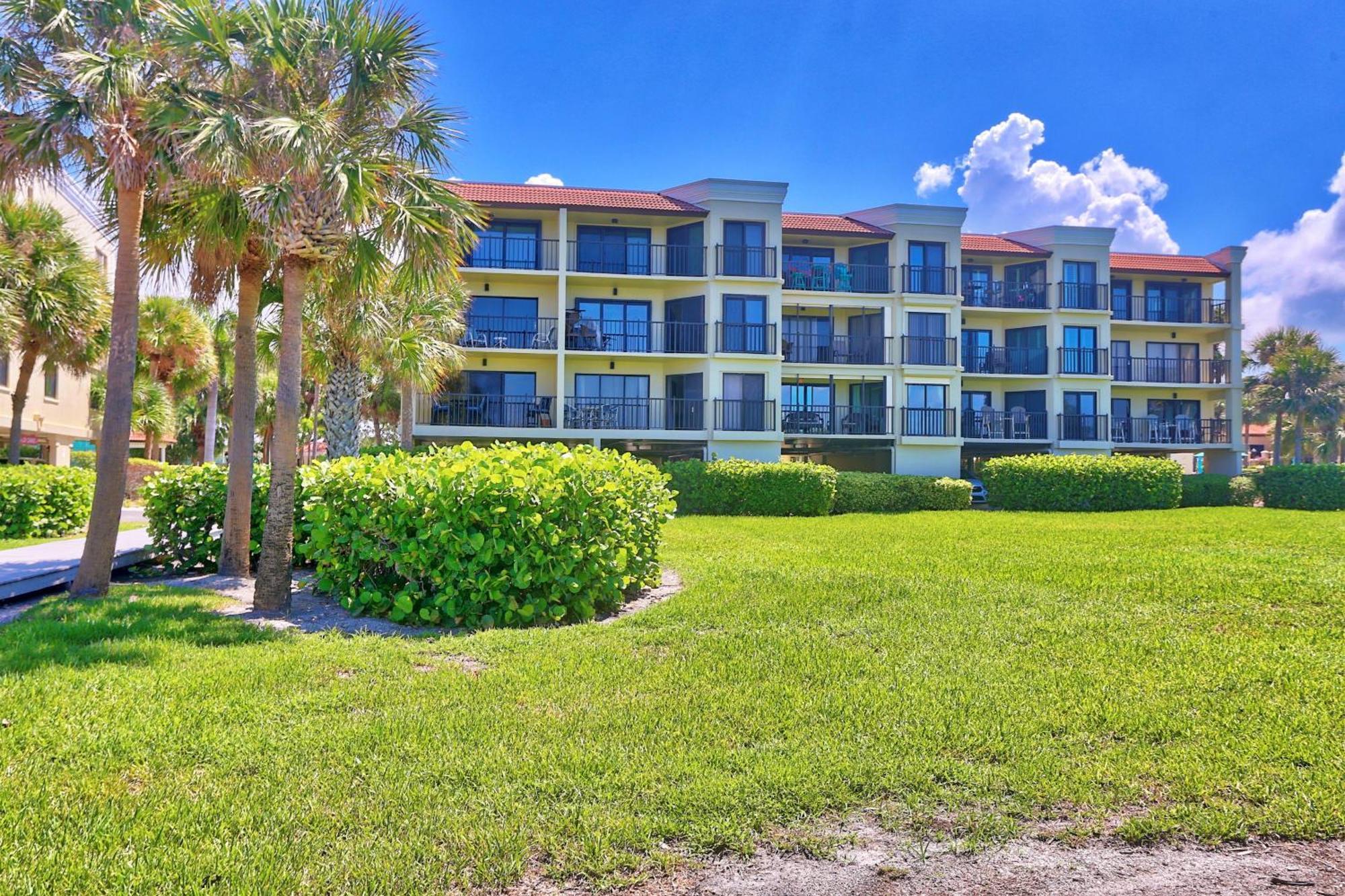 Land's End 11-307 Front - Premier St. Pete Beach