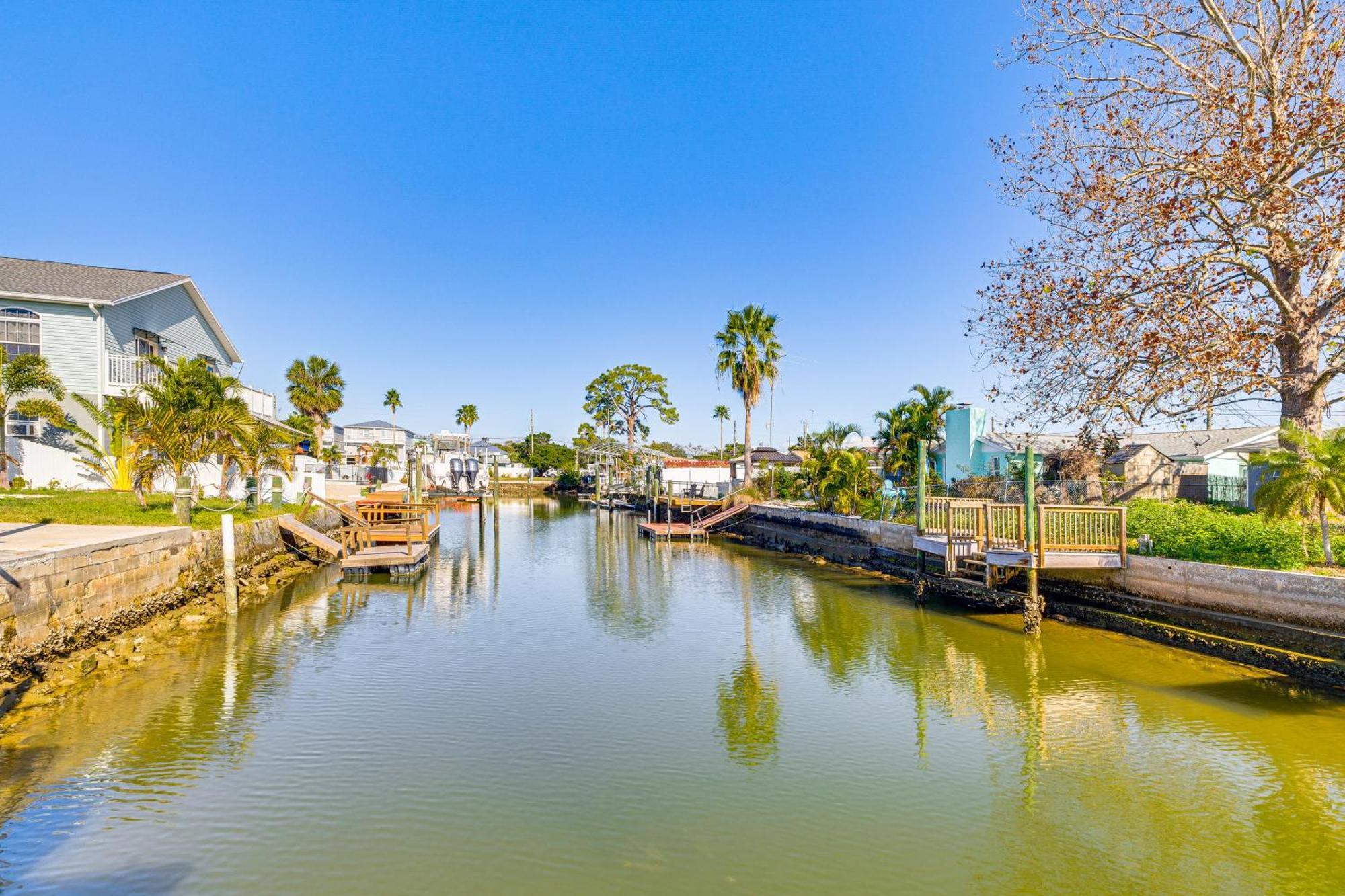 Spacious Canalfront With Pool About Half Mi To *