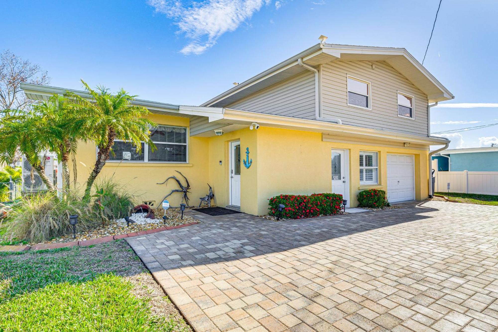 Spacious Canalfront With Pool About Half Mi To * Hudson