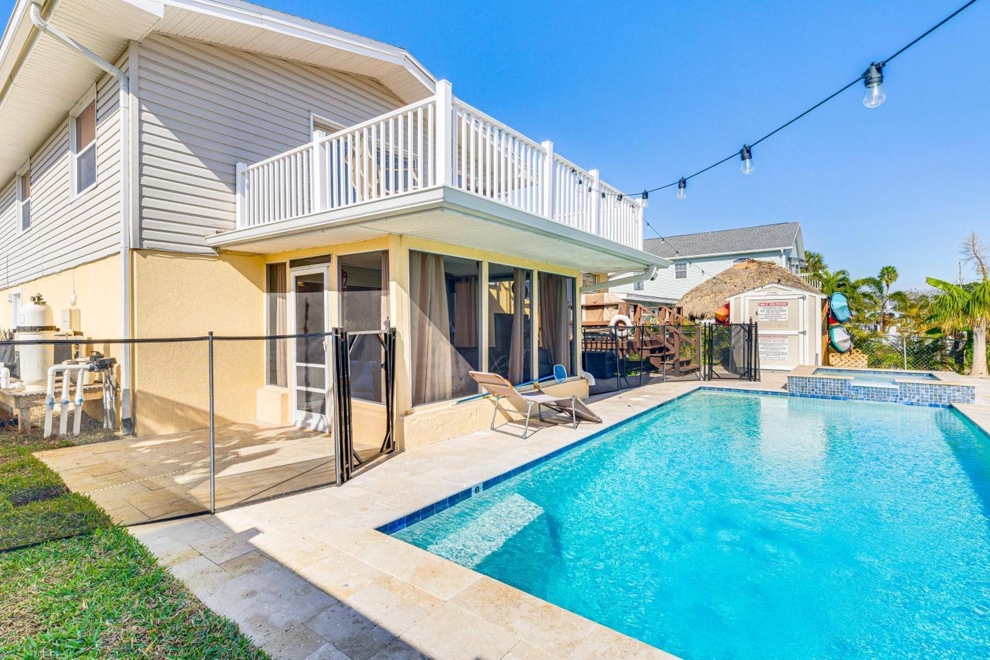 Spacious Canalfront With Pool About Half Mi To *
