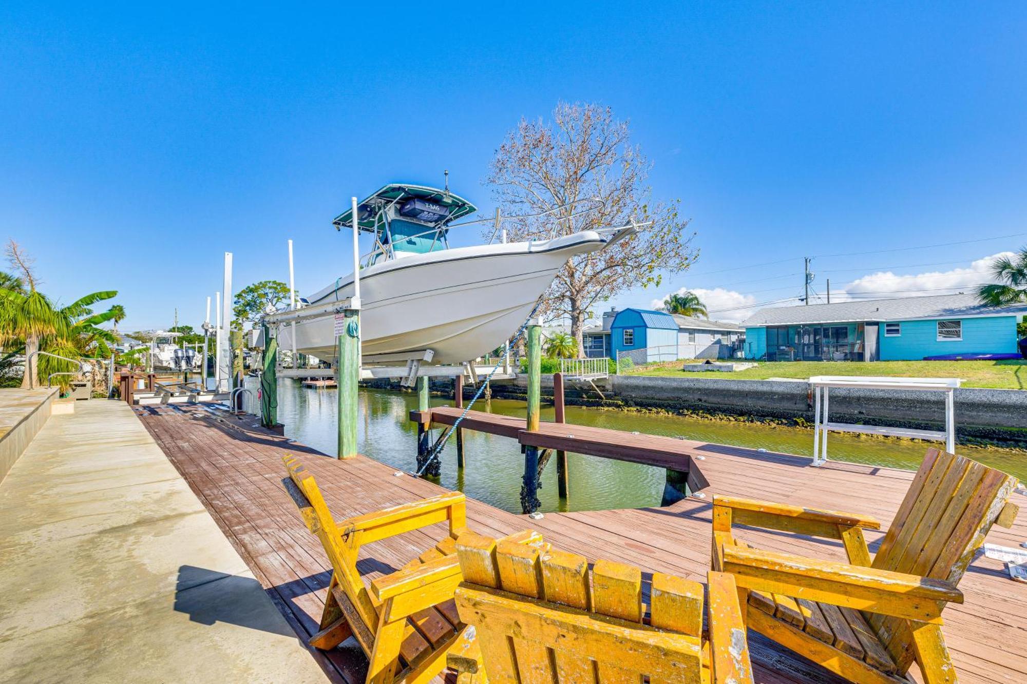 Spacious Canalfront With Pool About Half Mi To *