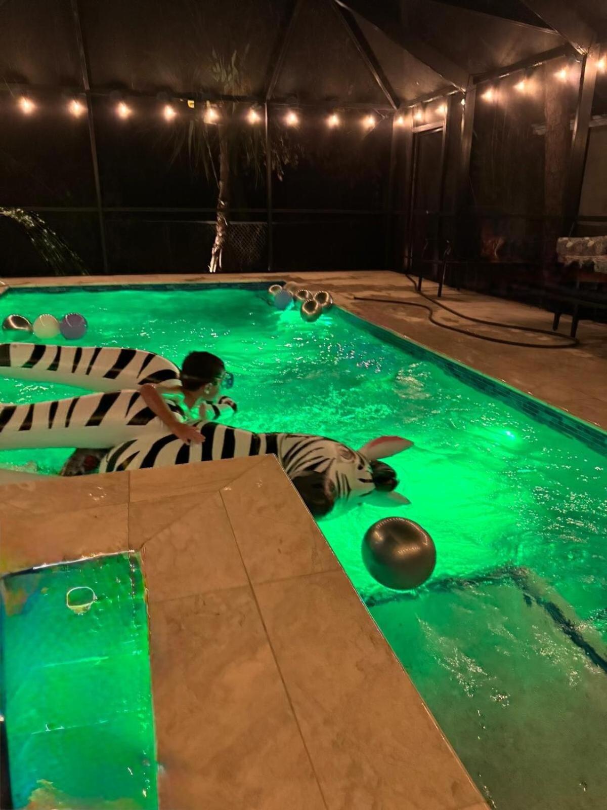 Sunset Pool & Near The Holiday home Naples