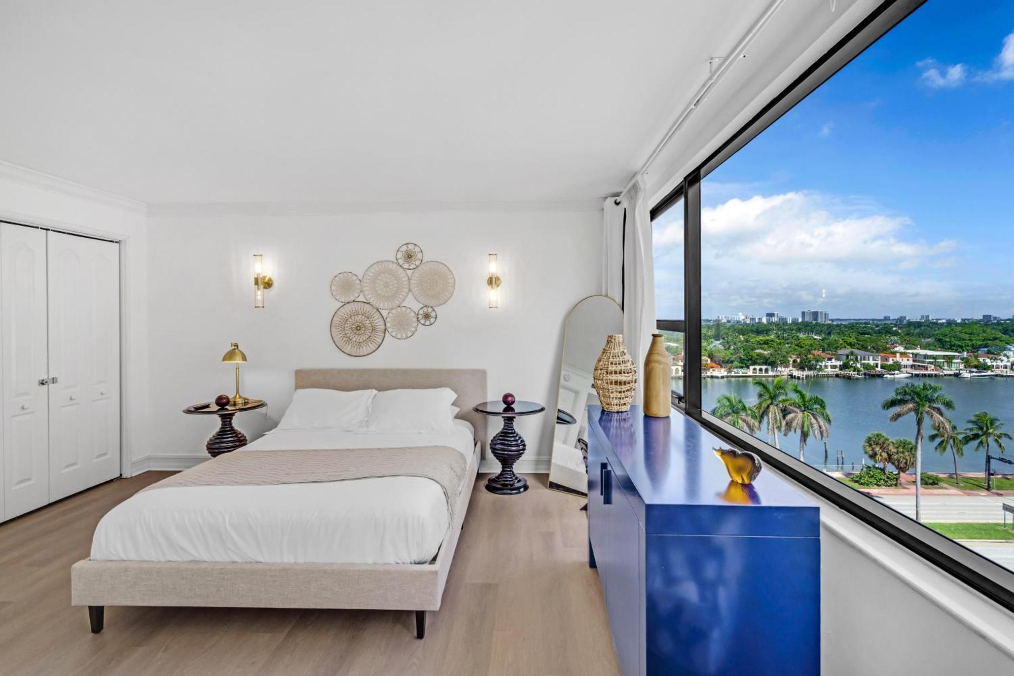 Huge Beachfront 2400sqft 5 Bedroom 5 Bathroom With Ocean View * Miami Beach