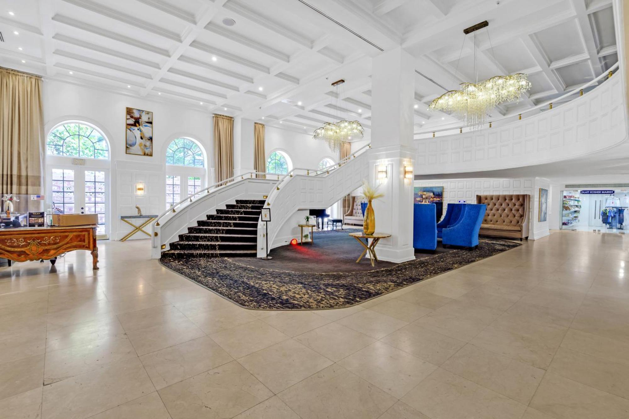 Huge Beachfront 2400sqft 5 Bedroom 5 Bathroom With Ocean View *