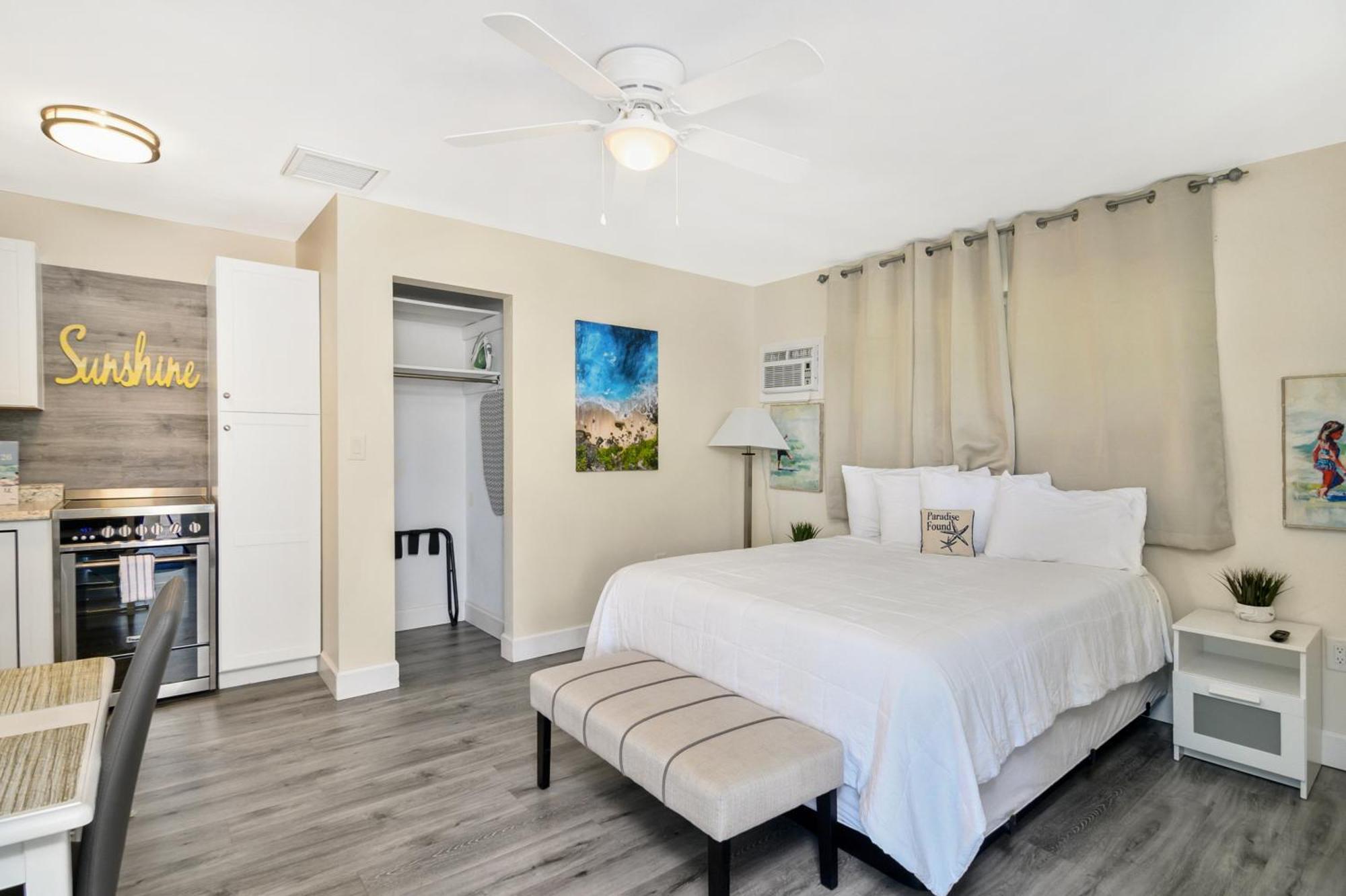 Latitude 26 Waterfront Boutique - Myers Inn
