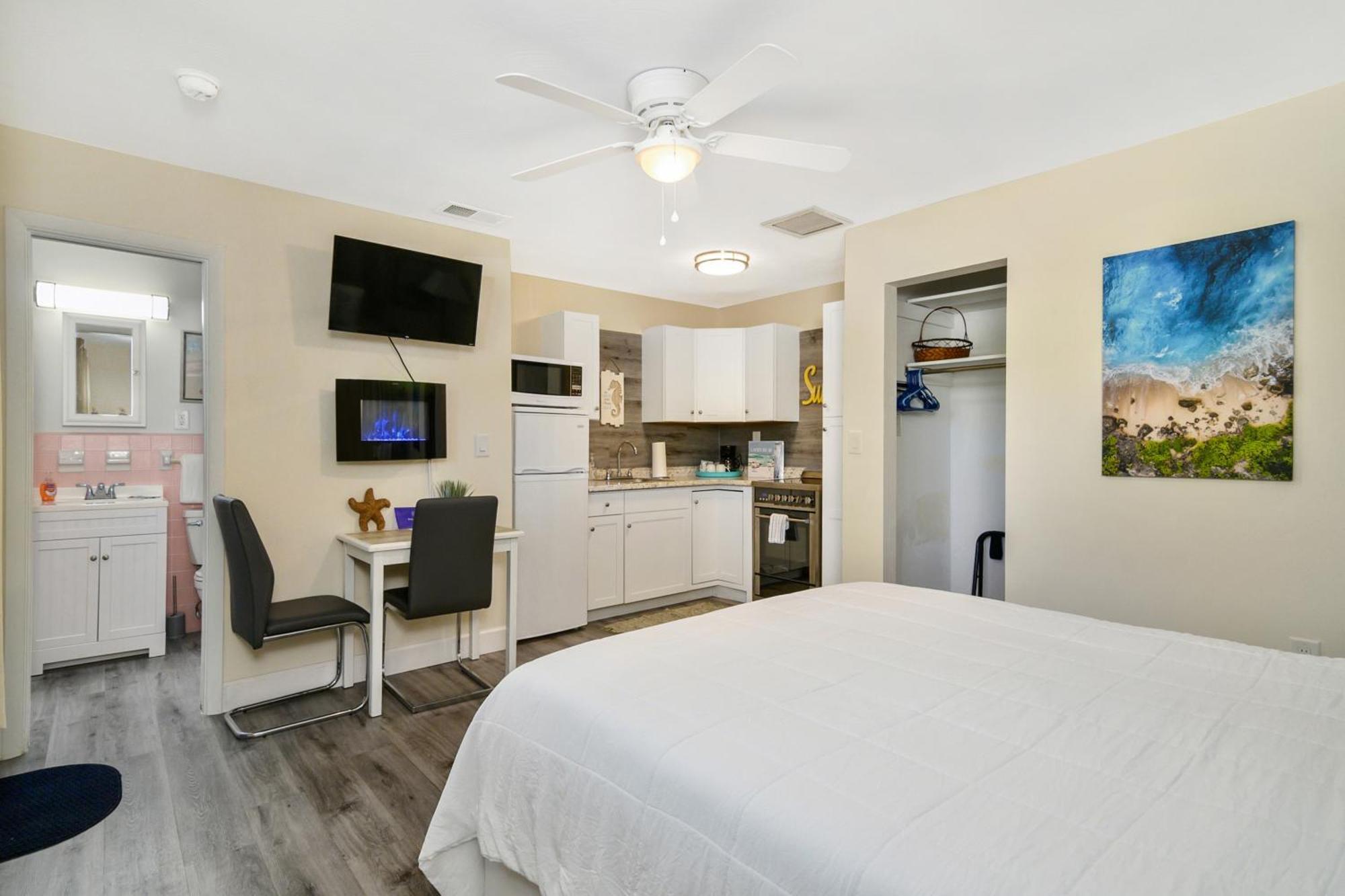 Latitude 26 Waterfront Boutique - Myers Inn Fort Myers Beach