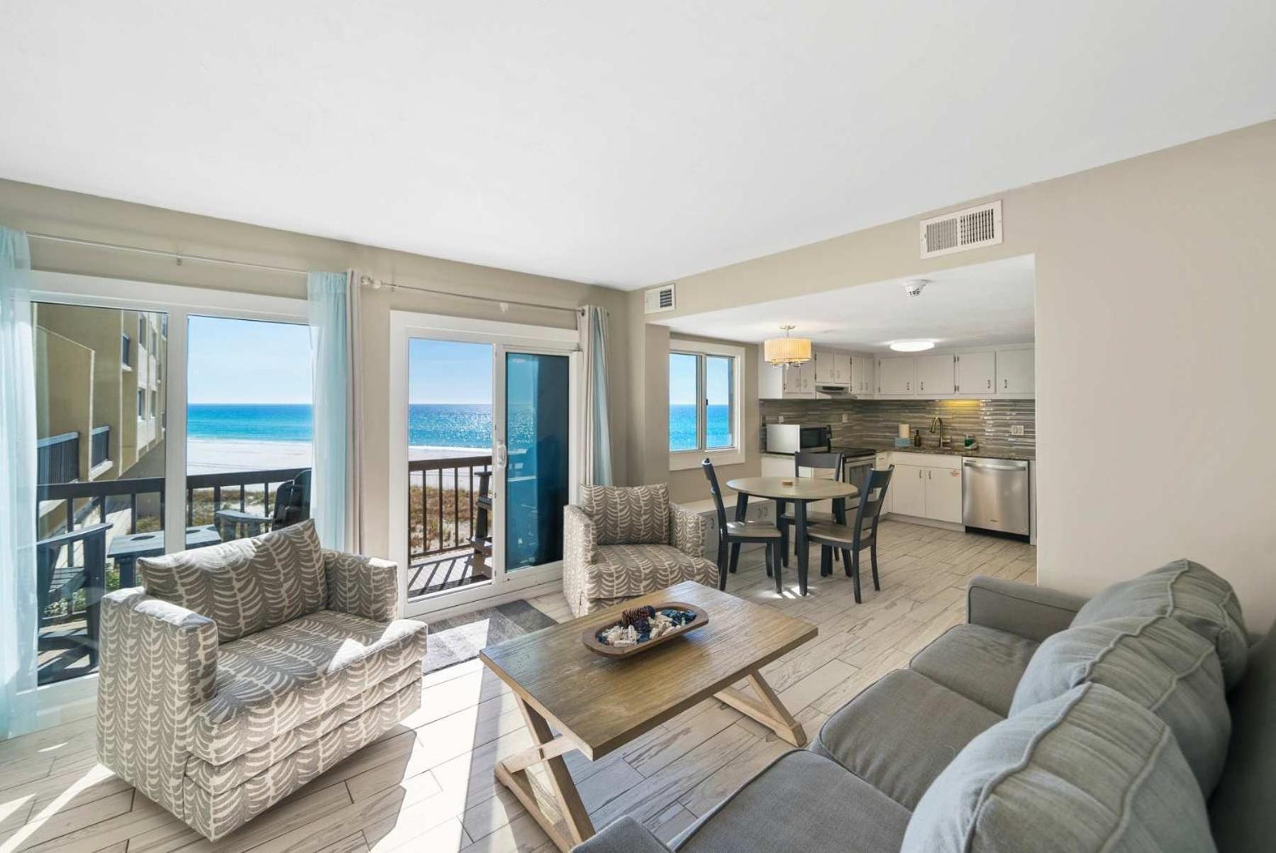 Shore Beats Work Gulf-front Escape With Stunning Views & Balconies Holiday home