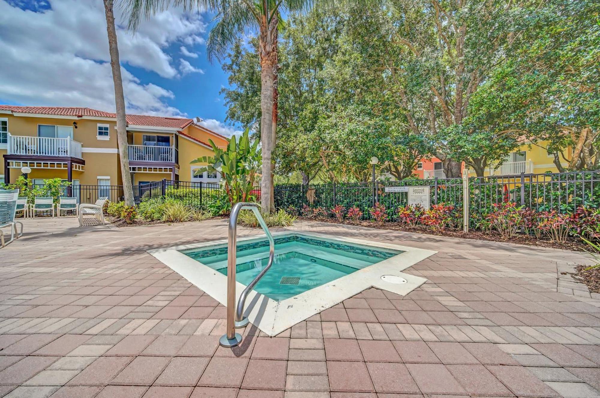 Holiday home Emerald Island 6 Bedroom 4 Bathroom Luxury