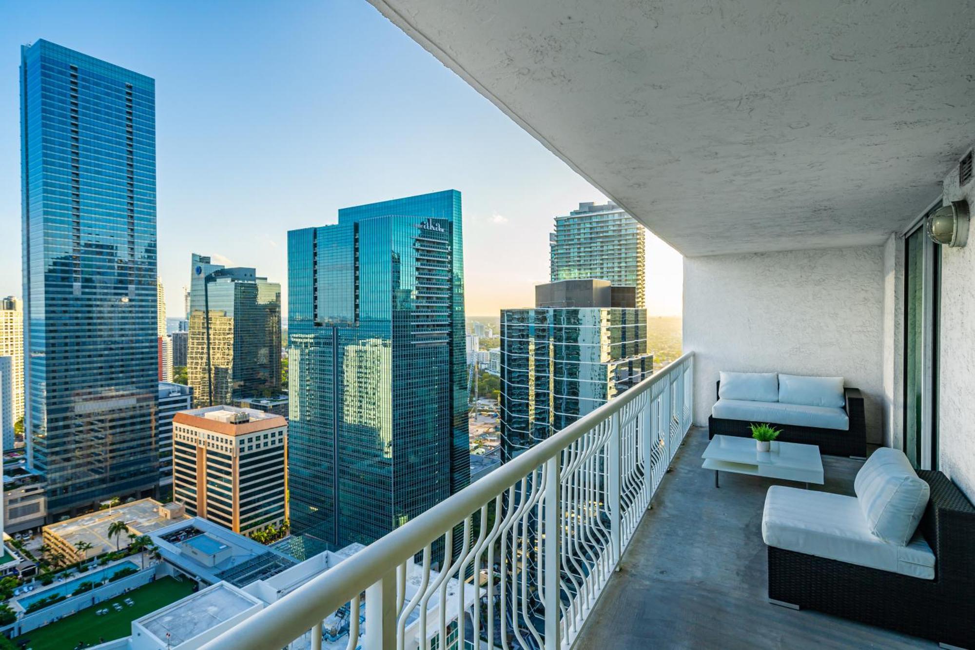 Beautiful 1 Bedroom Overlooking The Ocean And Downtown Brickell * Miami