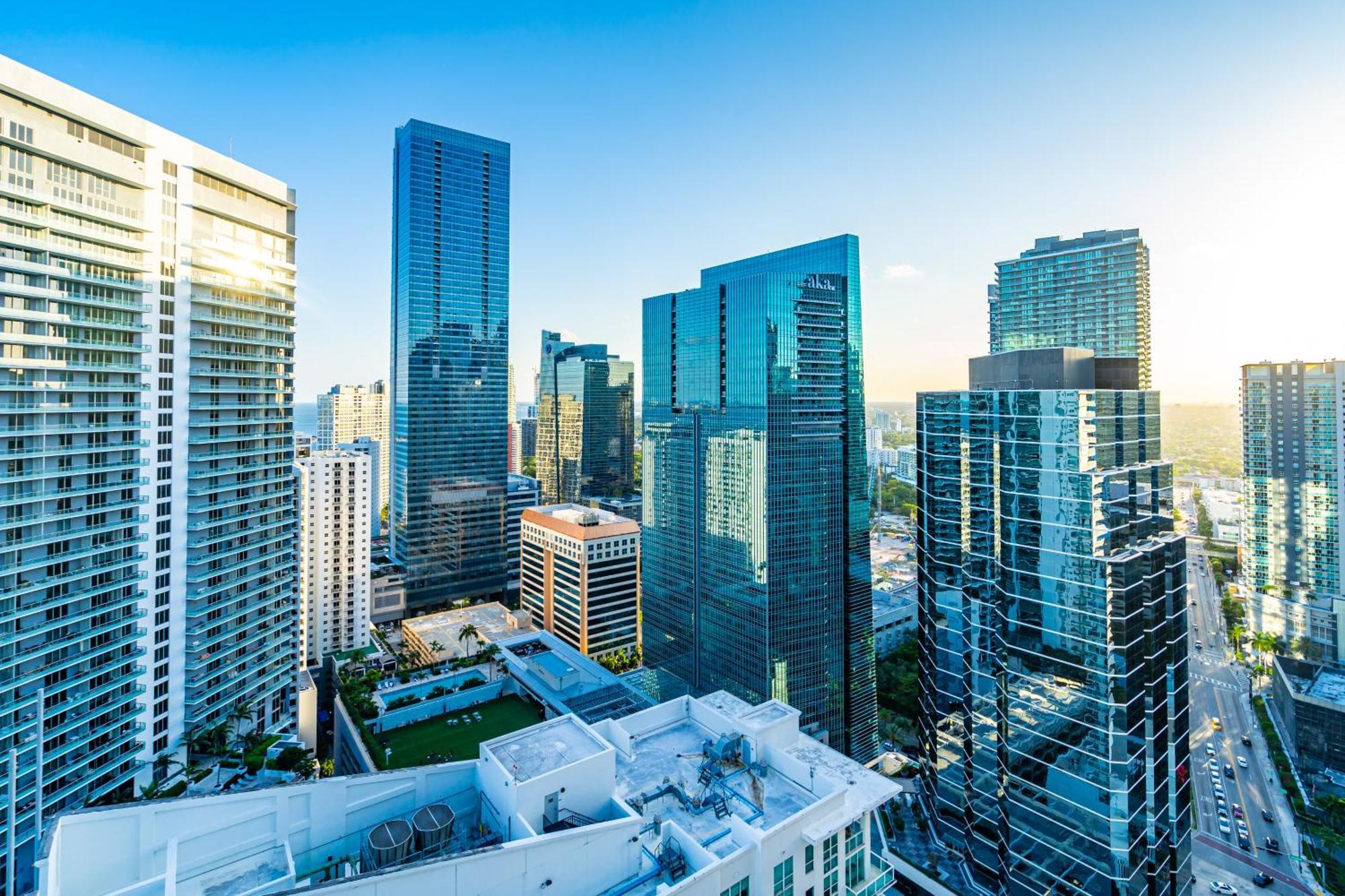 Beautiful 1 Bedroom Overlooking The Ocean And Downtown Brickell Miami