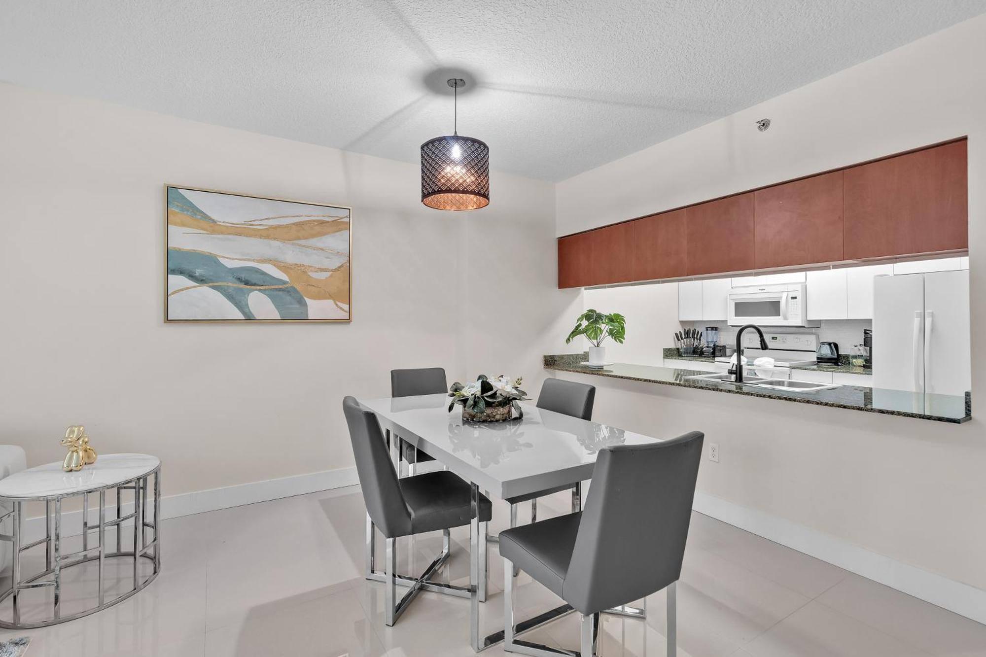 Beautiful 1 Bedroom Overlooking The Ocean And Downtown Brickell * Miami