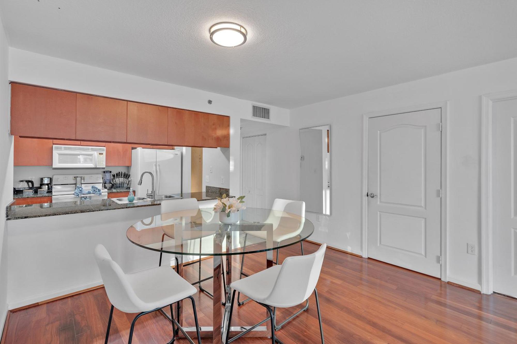 Beautiful 1 Bedroom Overlooking The Ocean And Downtown Brickell