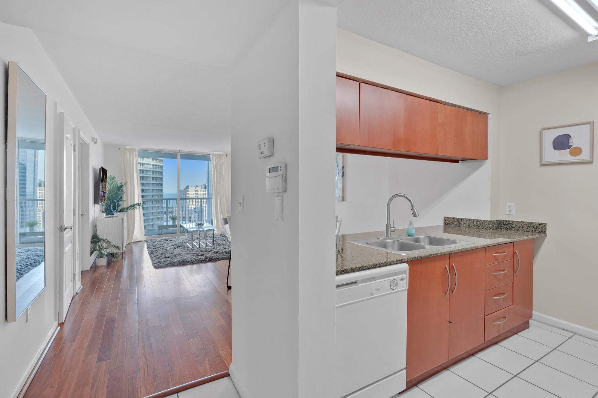 Beautiful 1 Bedroom Overlooking The Ocean And Downtown Brickell *