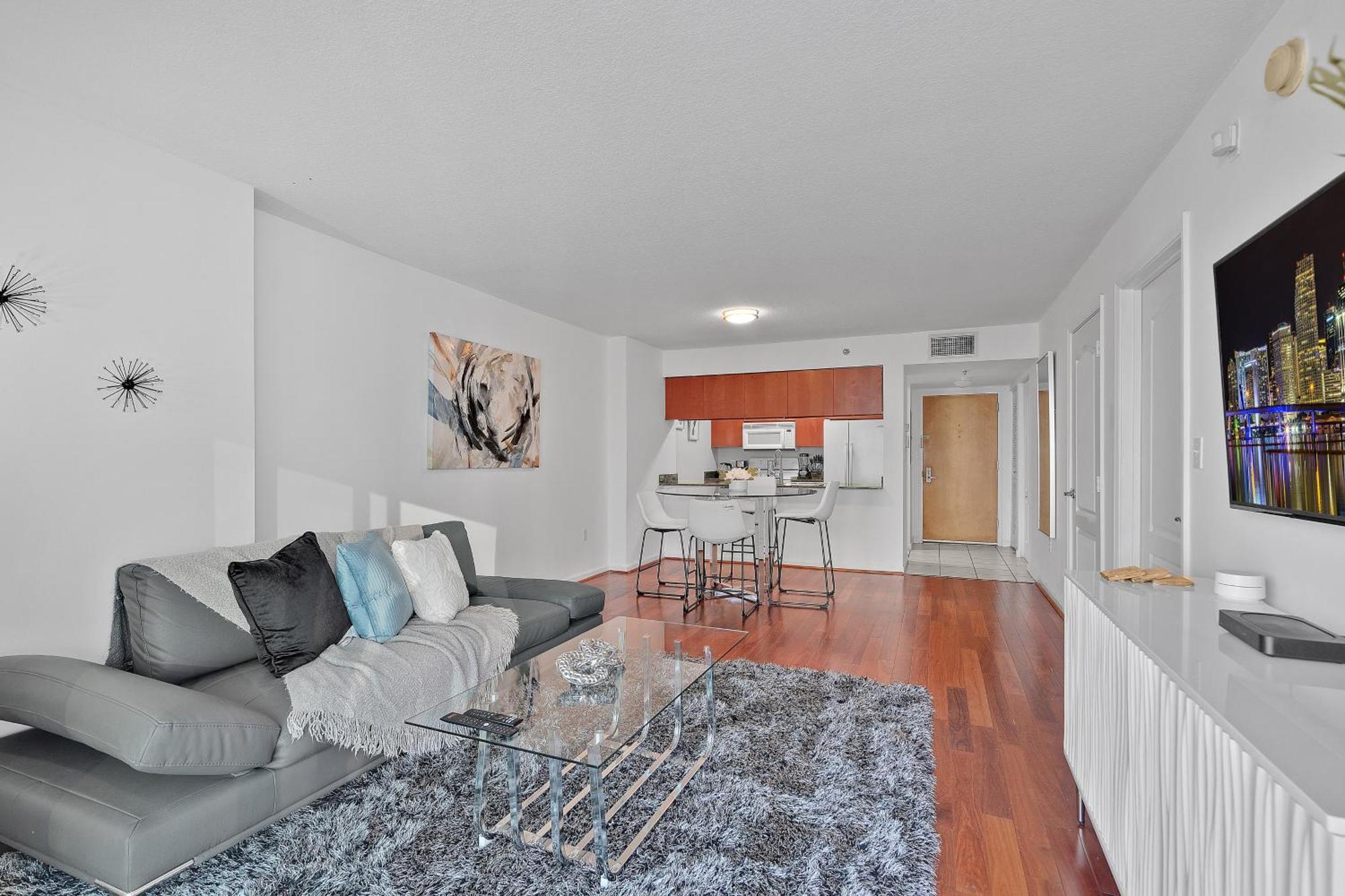 Beautiful 1 Bedroom Overlooking The Ocean And Downtown Brickell Apartment Miami