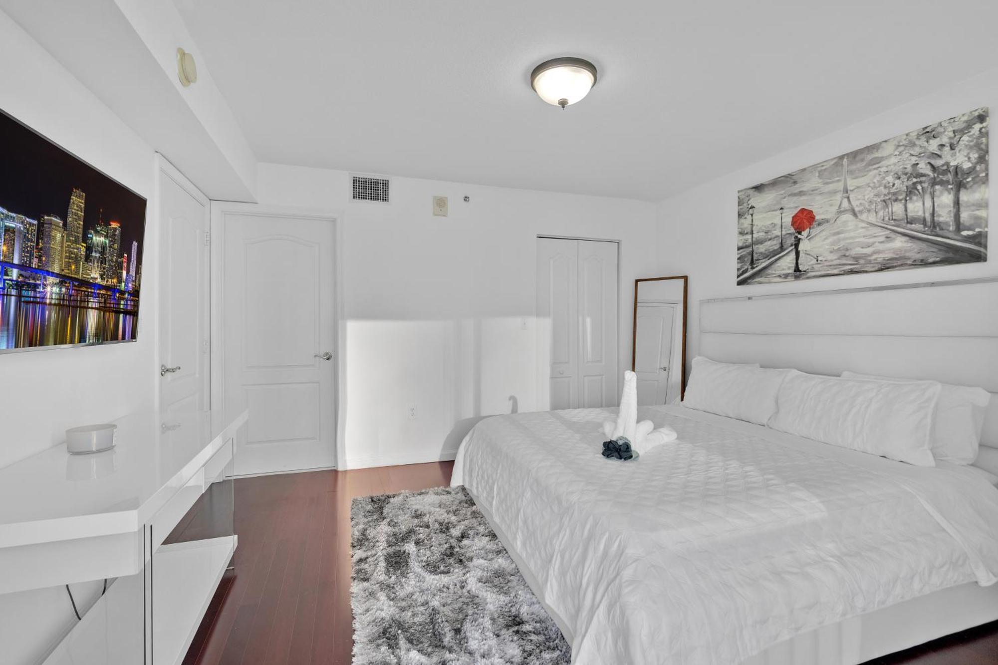 Beautiful 1 Bedroom Overlooking The Ocean And Downtown Brickell