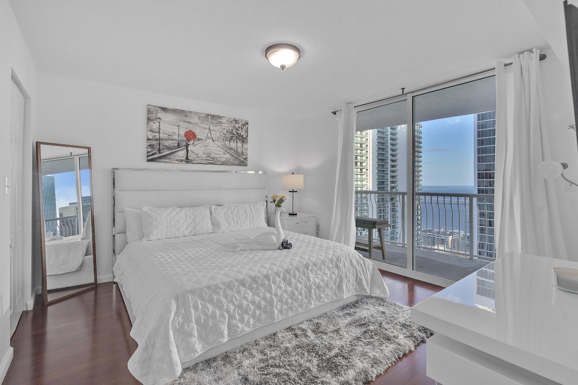 Beautiful 1 Bedroom Overlooking The Ocean And Downtown Brickell Apartment