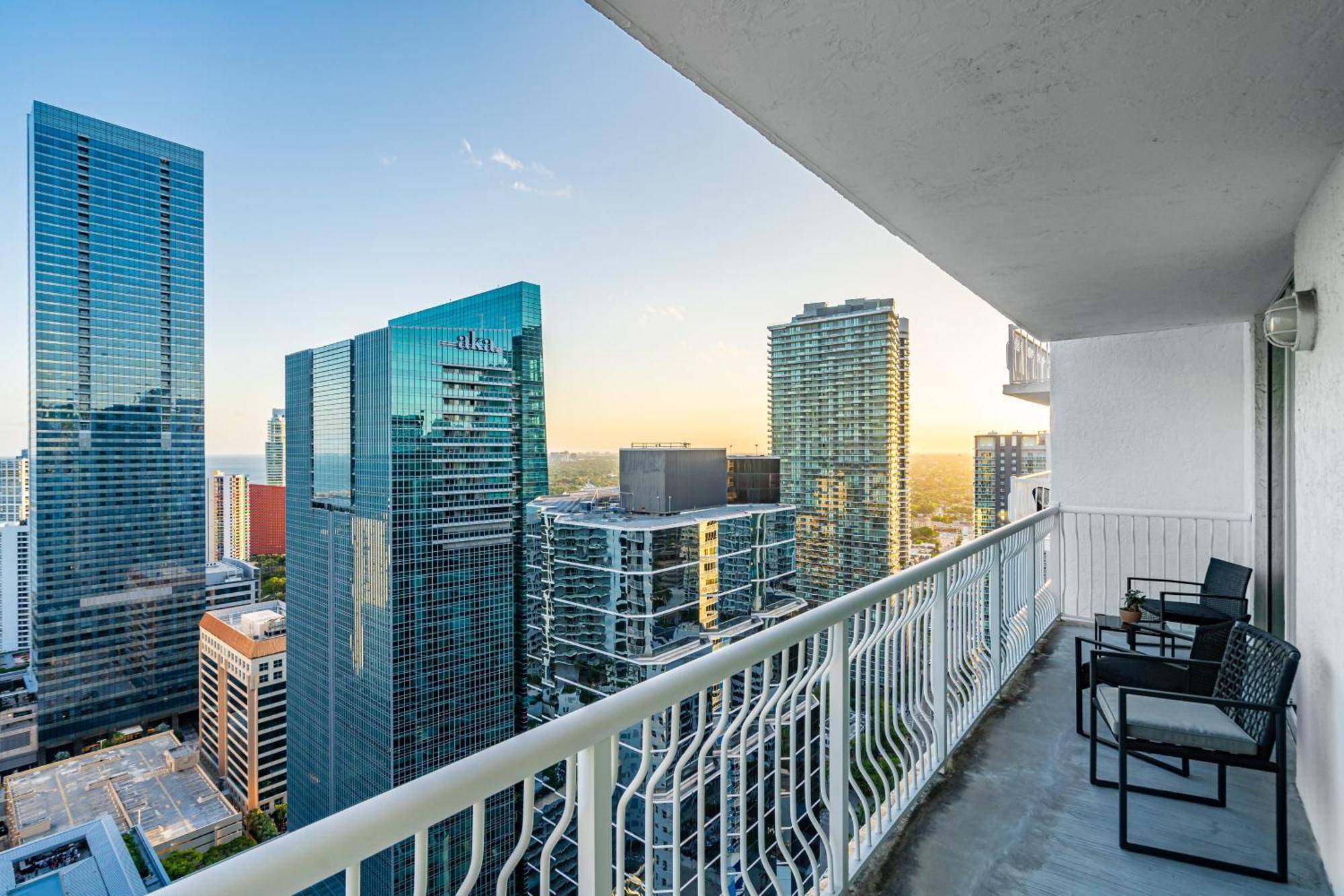 Beautiful 1 Bedroom Overlooking The Ocean And Downtown Brickell