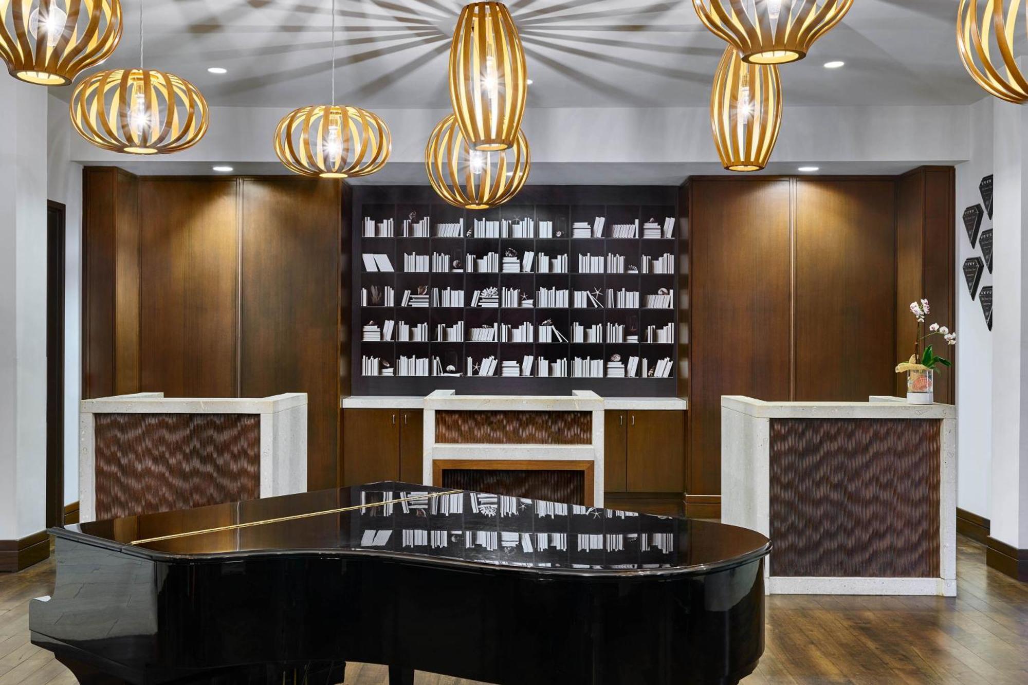 The Westshore Grand, A Tribute Portfolio Hotel, Hotel