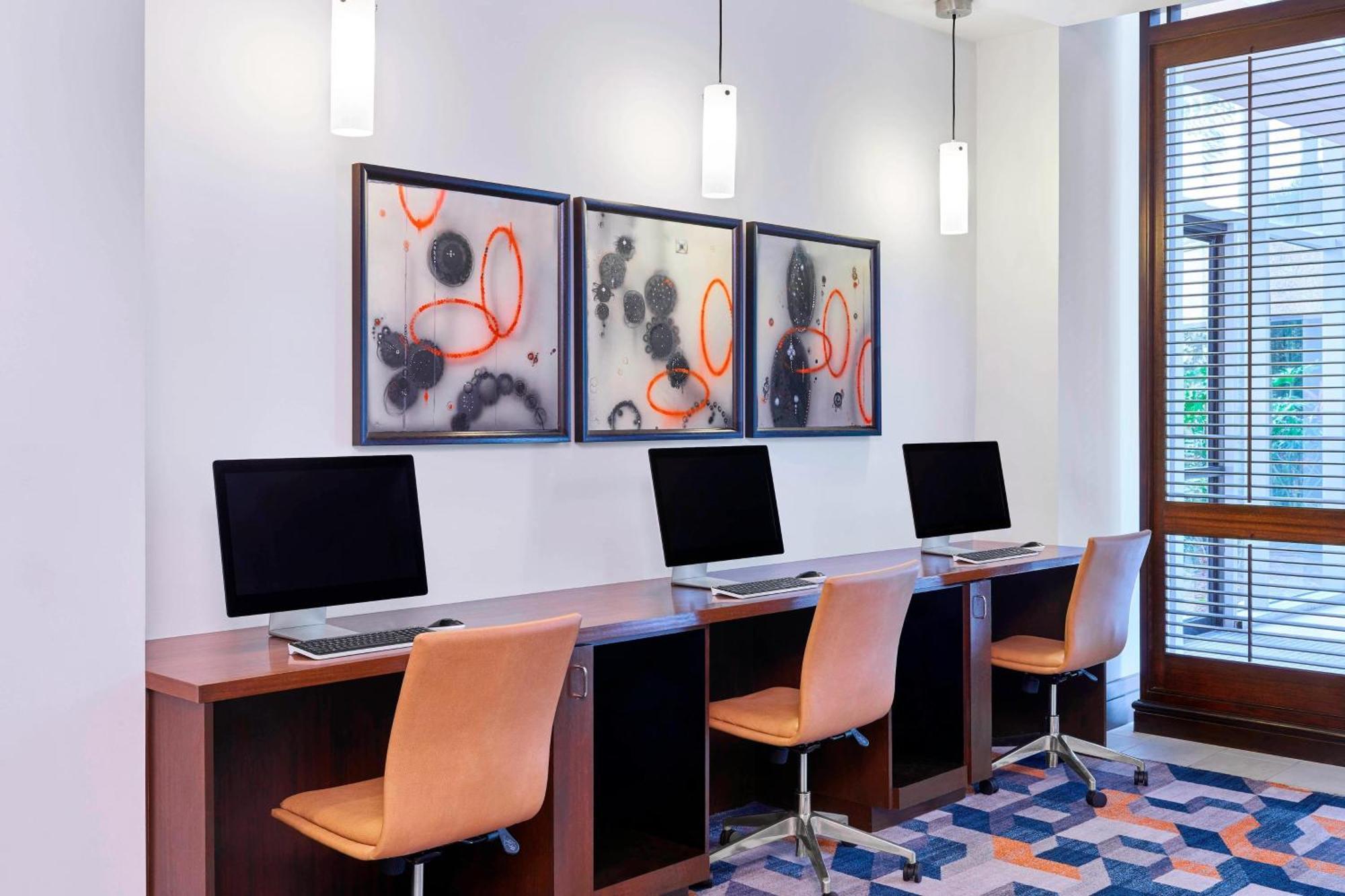 Hotel The Westshore Grand, A Tribute Portfolio Hotel, 4*