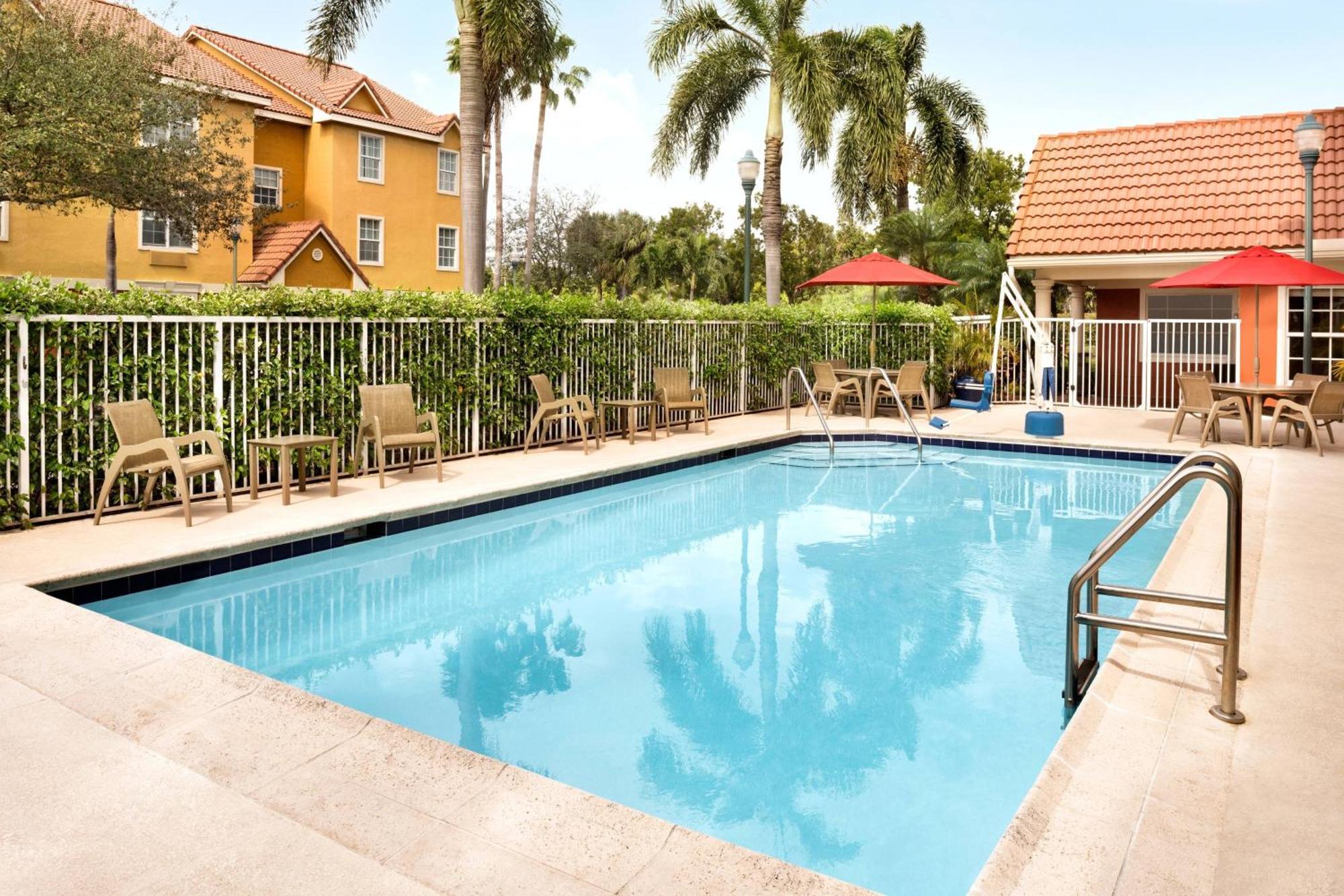Towneplace Lauderdale West Hotel