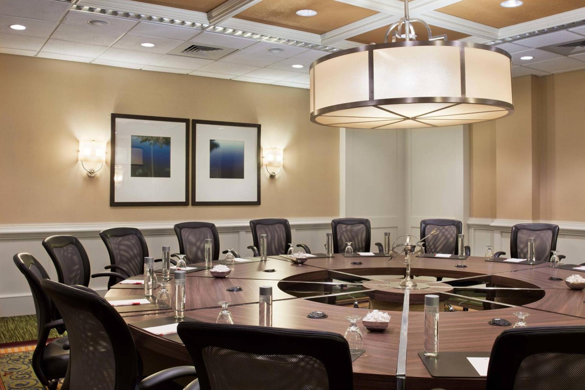 Hotel Airport Marriott 4*