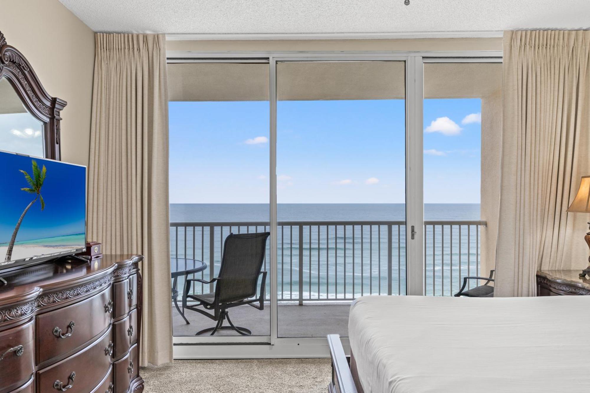 Resort Official Majestic - Over 60 Units - Ocean Front, Panama Beach, Fl