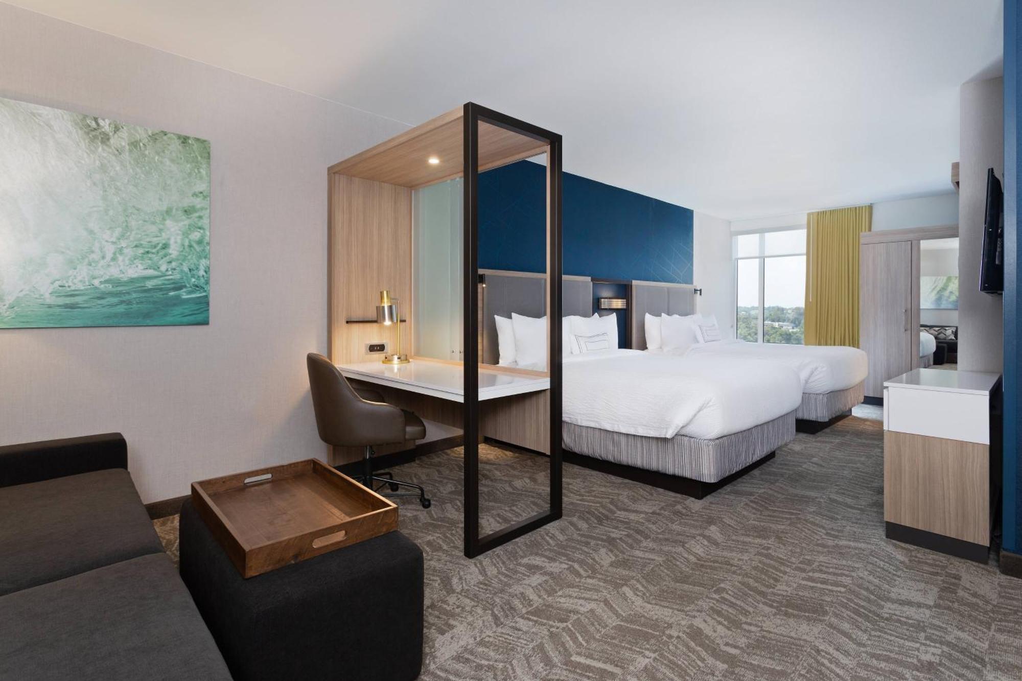Hotel Springhill By Marriott 3*