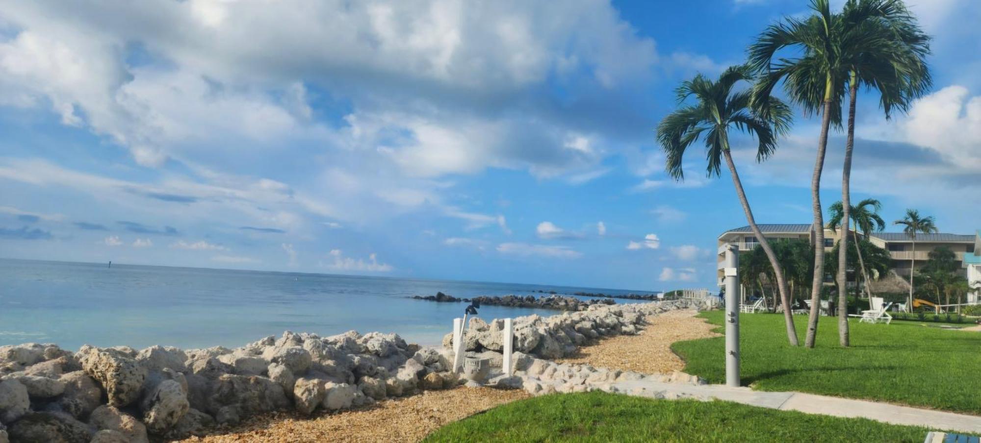 Aparthotel Paradise Awaits At Key Colony *