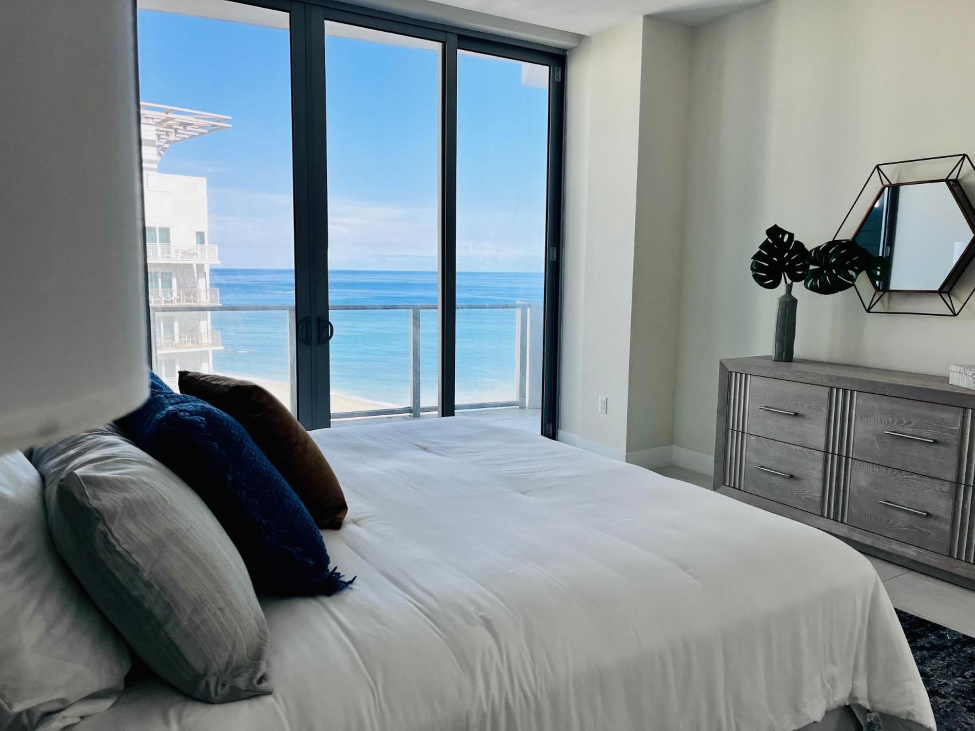 Ocean Views, Your Oasis Awaits Riviera Beach
