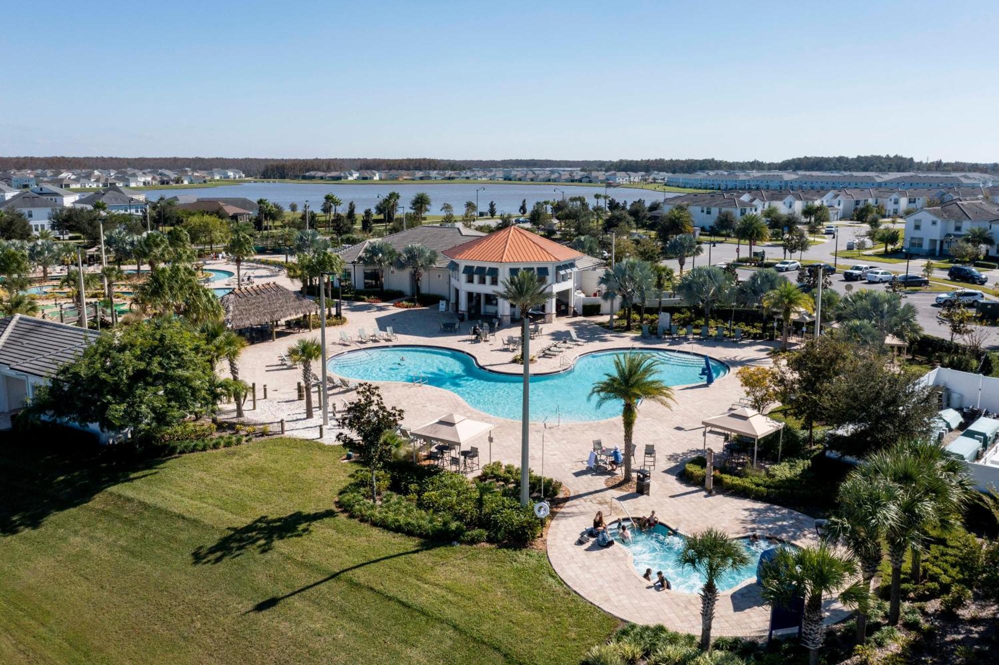 Stunning Townhome With Private Pool - Storey - 5021 Ww Holiday home *
