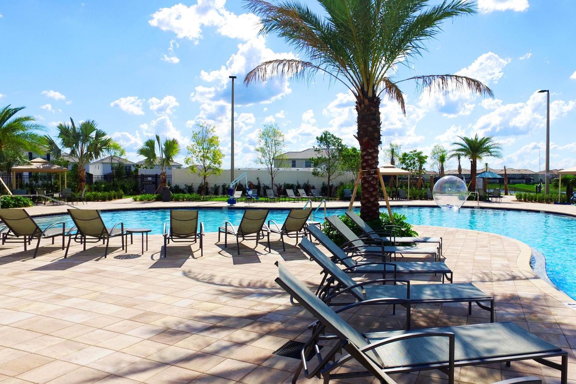 Stunning Townhome With Private Pool - Storey - 5021 Ww *