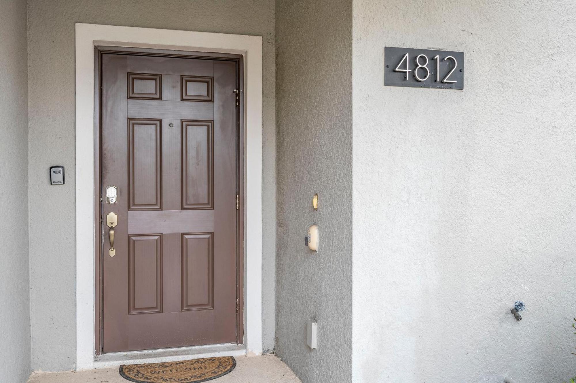 Holiday home 4812 Bedroom - Enchanted Lakeside Escape Luxurious Family Retreat Kissimmee
