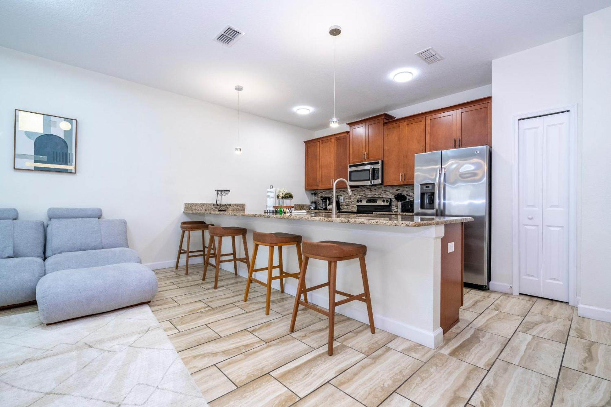 4812 Bedroom - Enchanted Lakeside Escape Luxurious Family Retreat Holiday home Kissimmee