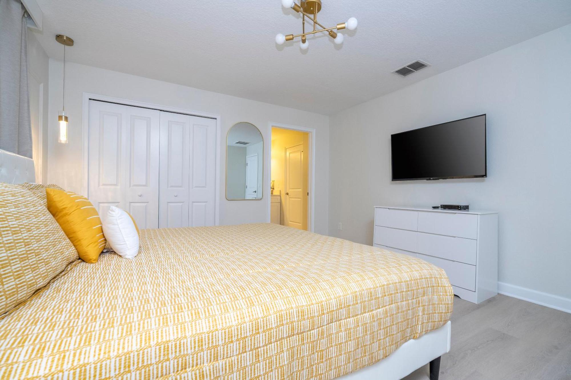 Holiday home 4812 Bedroom - Enchanted Lakeside Escape Luxurious Family Retreat Kissimmee