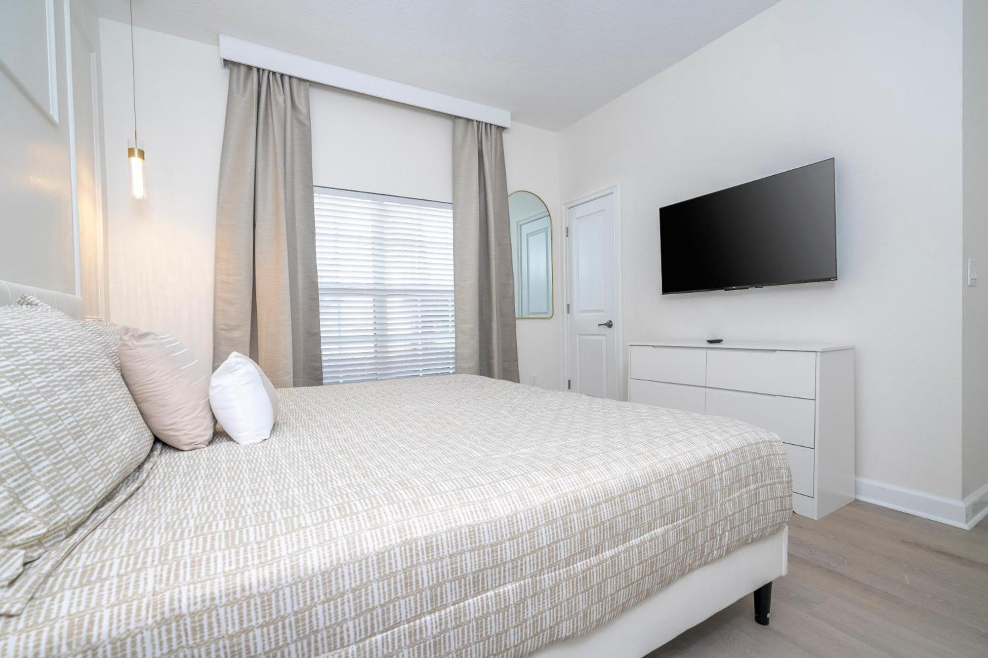 4812 Bedroom - Enchanted Lakeside Escape Luxurious Family Retreat Kissimmee