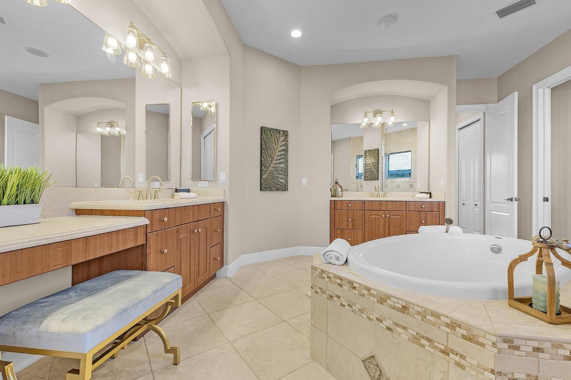 Stunning Luxury! Gulf Access, Pool Table - Harbour Haven - Roelens * Cape Coral