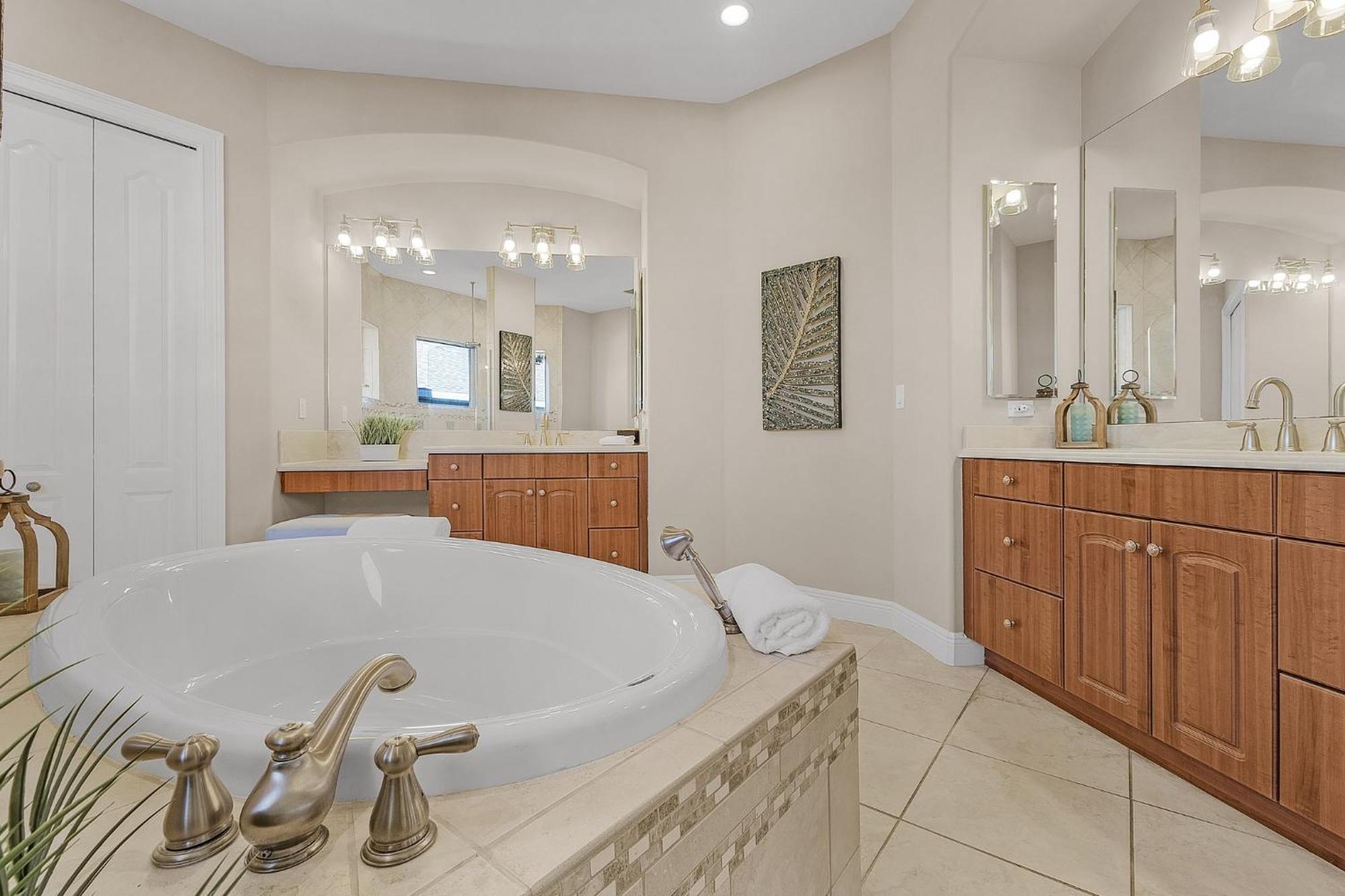 Stunning Luxury! Gulf Access, Pool Table - Harbour Haven - Roelens * Cape Coral